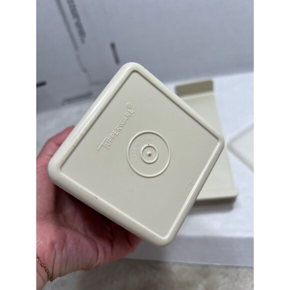 Tupperware block cheese storage container - Picture 2 of 5